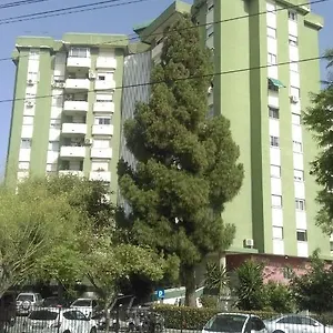 https://piso-muy-amplio-en-mlaga.hotelsinnerja.org